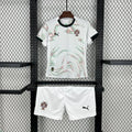 Kit enfant Portugal extérieur 2025/2026, maillot et accessoires de sport de la marque Le 12 -ème Maillot, visible avec détails colorés.