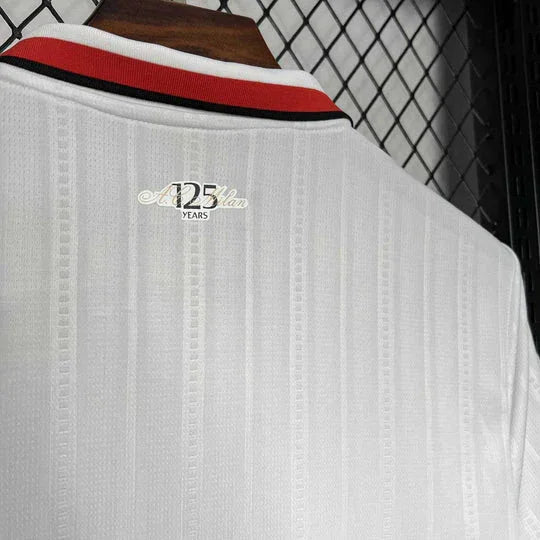 Maillot extérieur AC Milan 2024/2025 Le 12 -ème Maillot, maillot de football avec logo et design officiel de l'équipe.