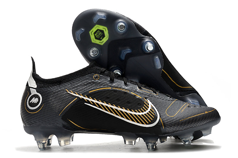 Crampons Mercurial Superfly 8 Elite pour football, conçus pour une adhérence optimale sur le terrain.