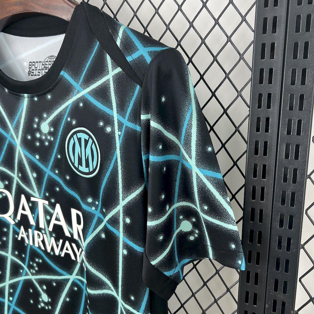 Maillot concept Inter Milan 2025-26 de la marque Le 12 -ème Maillot, vue de face avec logo et design moderne.