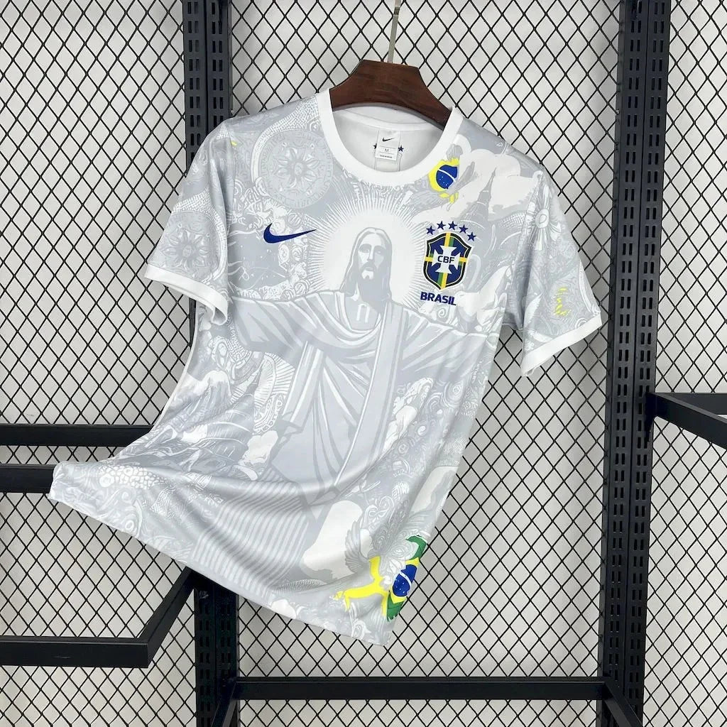 Maillot de football Brésil concept 2025 de la marque Le 12, vue de face avec logo et détails colorés.