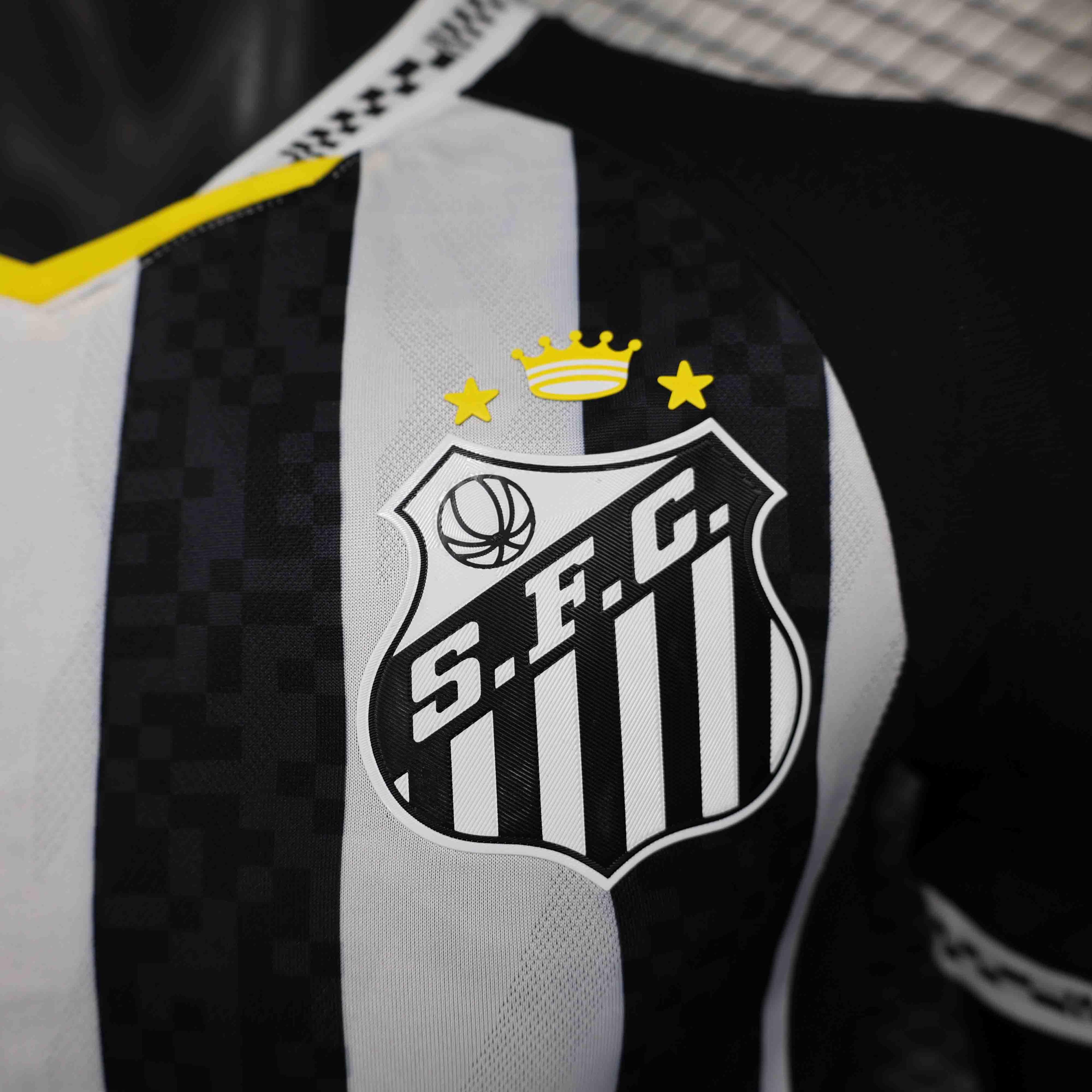 Maillot de football Santos 2025/26, marque Le 12 -ème Maillot, vue de face avec logo et design moderne.