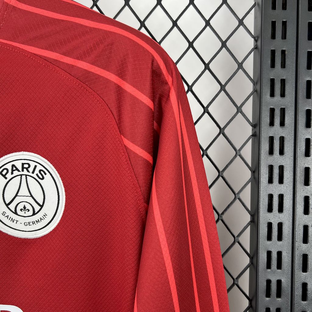 Maillot à manches longues PSG 2025/2026 Le 12 -ème Maillot, maillot de football avec logo et détails du Paris Saint-Germain.
