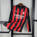 Maillot de football AC Milan 2025/26 de la marque Le 12 -ème Maillot, vue de face, tissu rouge avec logo et détails en noir.