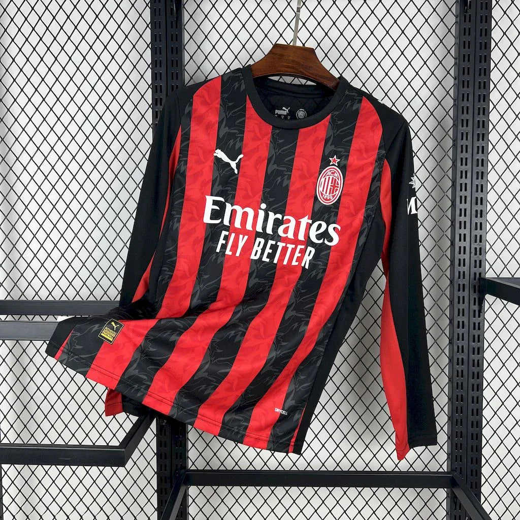 Maillot de football AC Milan 2025/26 de la marque Le 12 -ème Maillot, vue de face, tissu rouge avec logo et détails en noir.