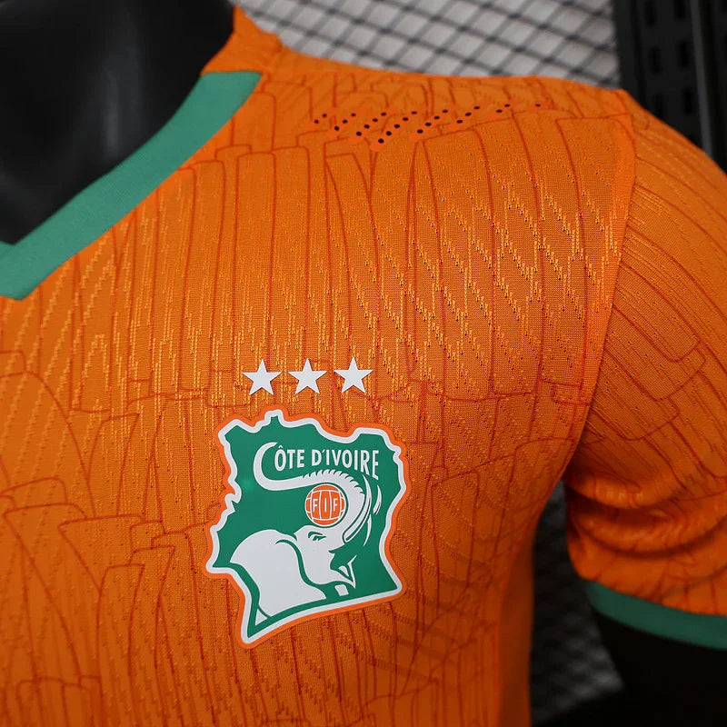 Maillot Côte d'Ivoire CAN 2025-26 de la marque Le 12 -ème Maillot, vue de face avec logo et détails colorés.