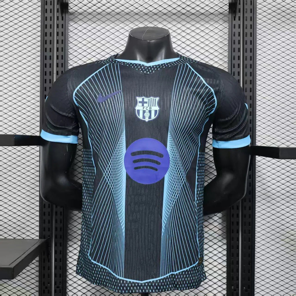 Maillot FC Barcelone concept 2025-26 de Le 12-ème, vue de face avec logo et design moderne sur le tissu.
