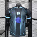 Maillot FC Barcelone concept 2025-26 de Le 12-ème, vue de face avec logo et design moderne sur le tissu.