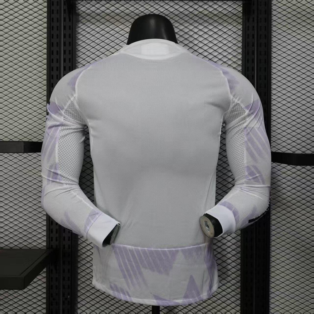 Maillot Manchester United manches longues 2025-26 Le 12 -ème Maillot, devant avec logo et motifs rouges et noirs.