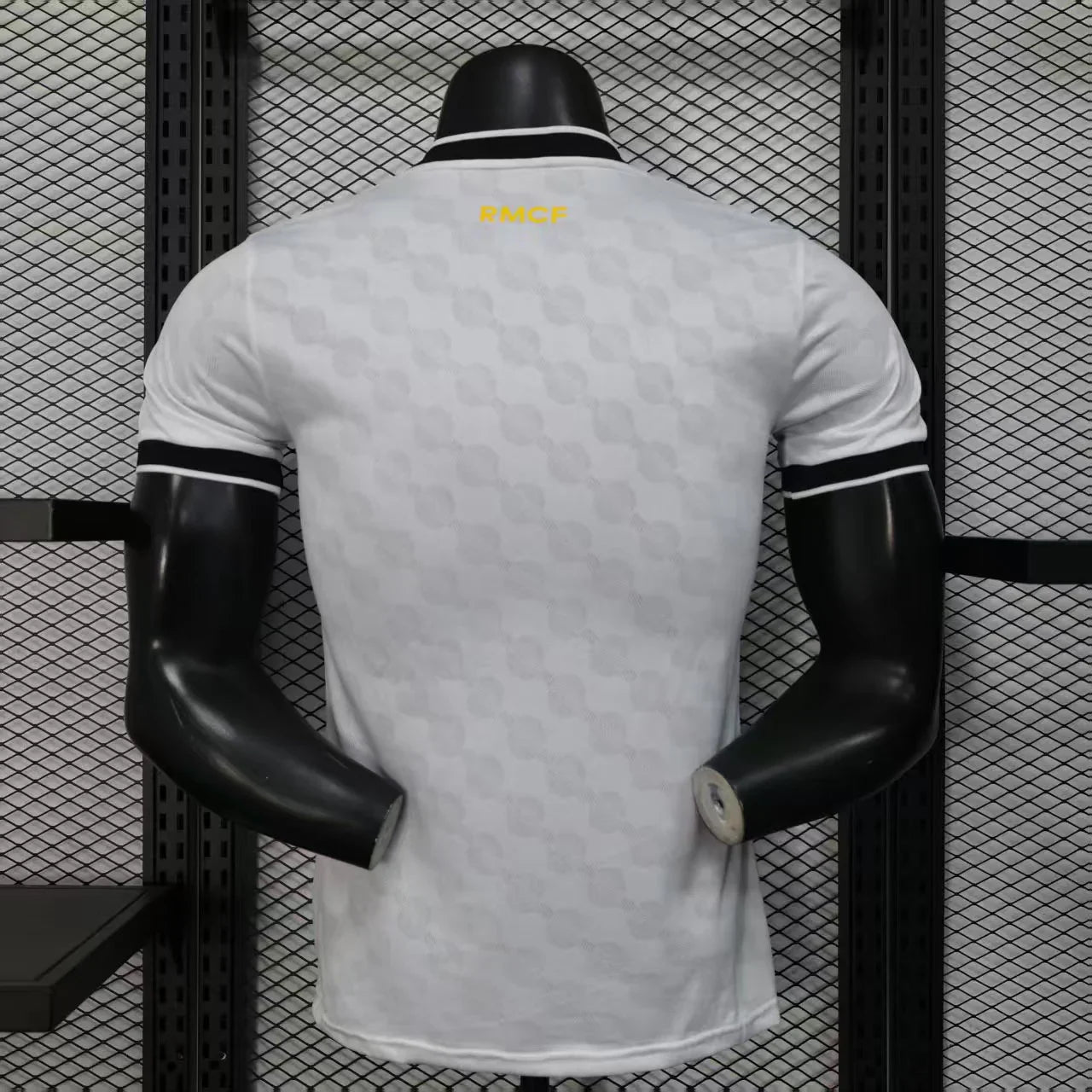 Maillot concept Real Madrid 2025-26 Le 12 -ème Maillot, maillot de football avec logo et design moderne, vue de face.