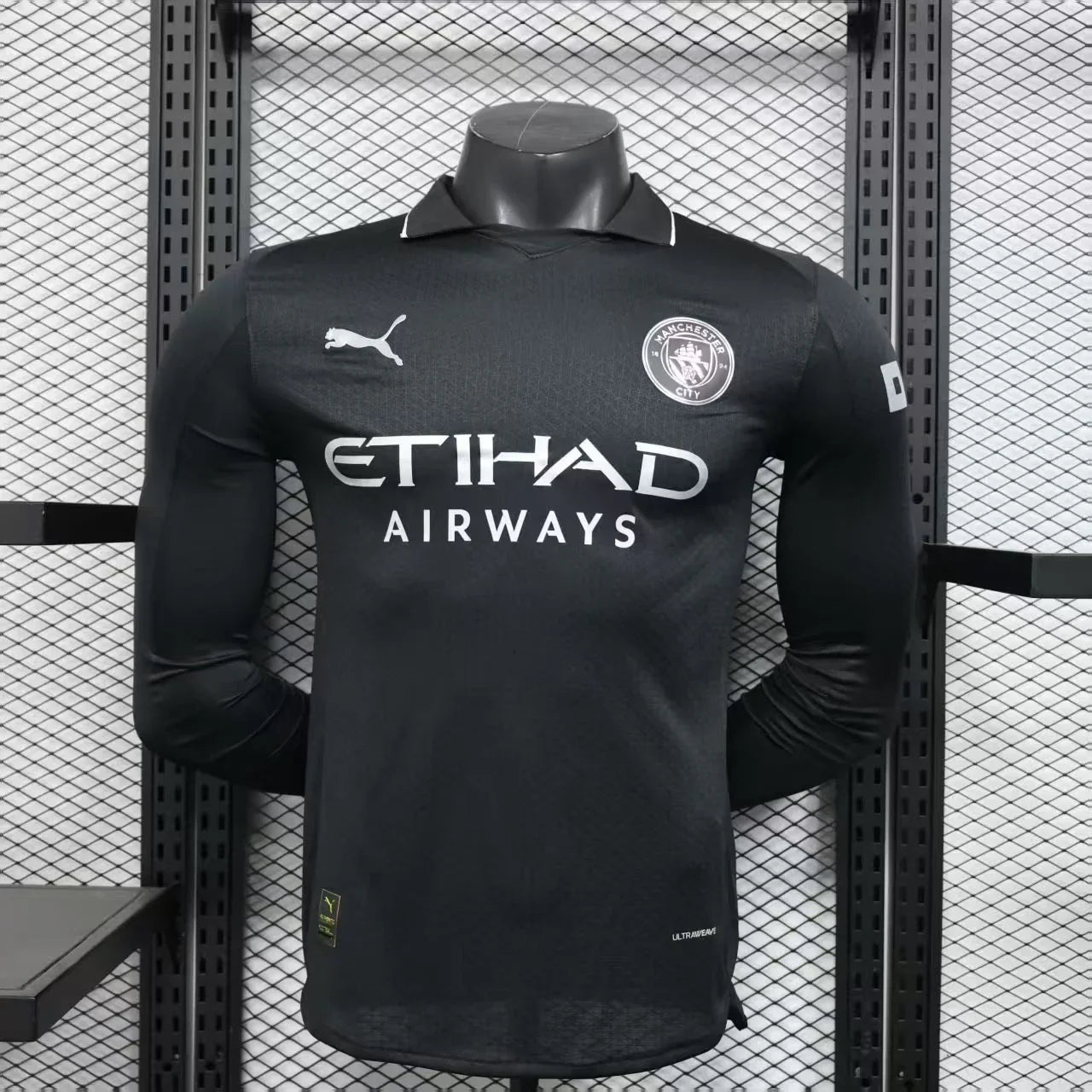 Maillot Manchester City manches longues 2025-26 de Le 12 -ème Maillot, vue de face avec logo et détails du design.