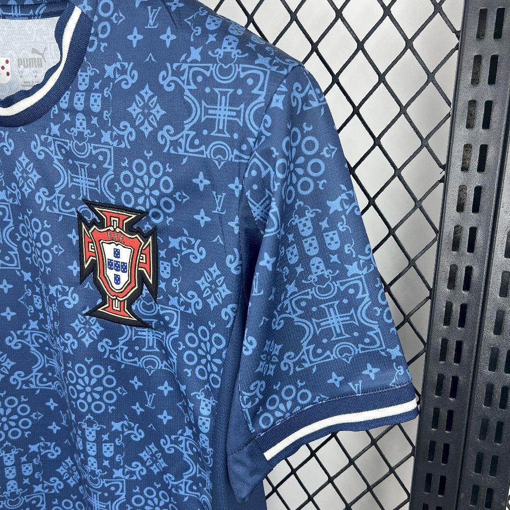 Maillot Portugal concept 2025 de Le 12 -ème Maillot, vue front avec design moderne et couleurs nationales.