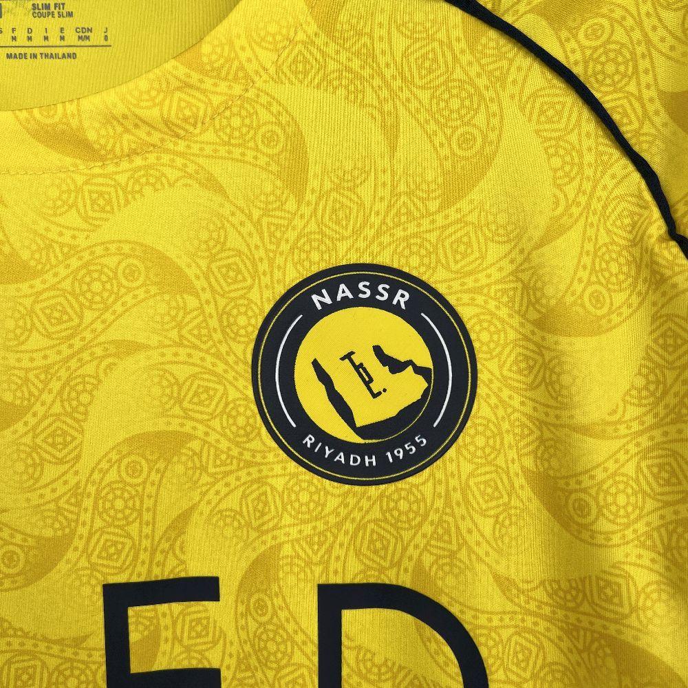 Maillot Al-Nassr 2025-26 par Le 12 -ème Maillot, vue frontale avec logo et détails du maillot de football.