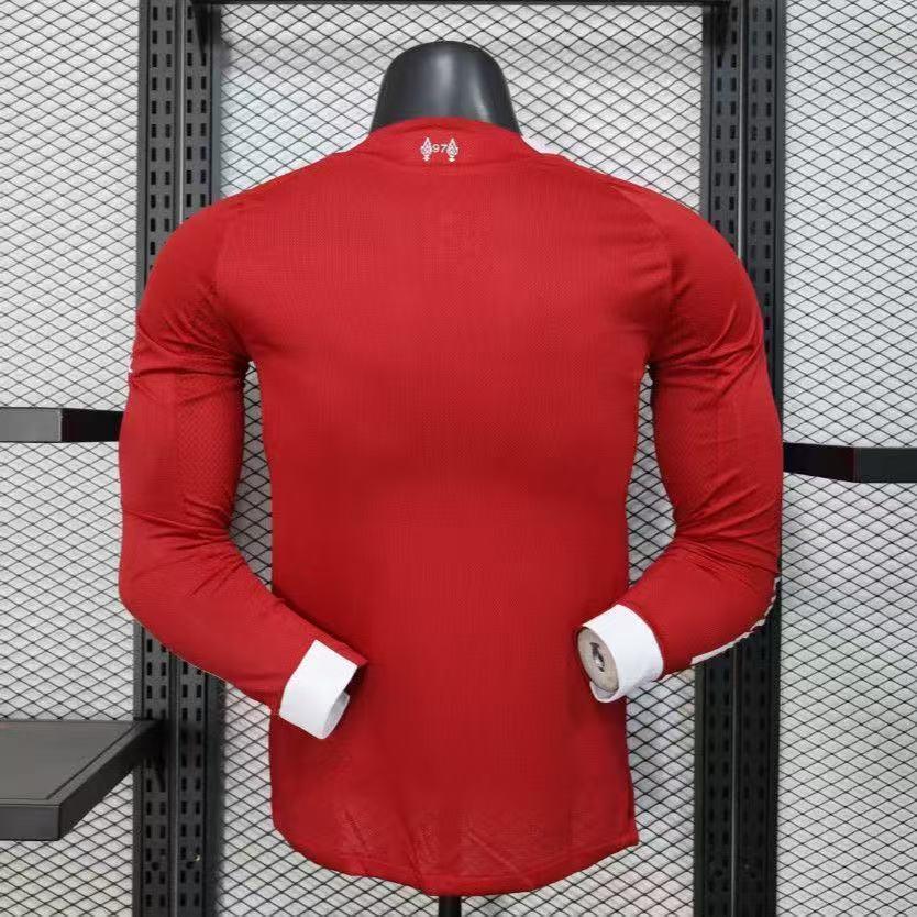 Maillot Liverpool manches longues 2025-26 de la marque Le 12 -ème Maillot, vue de face avec logo et détails du maillot.