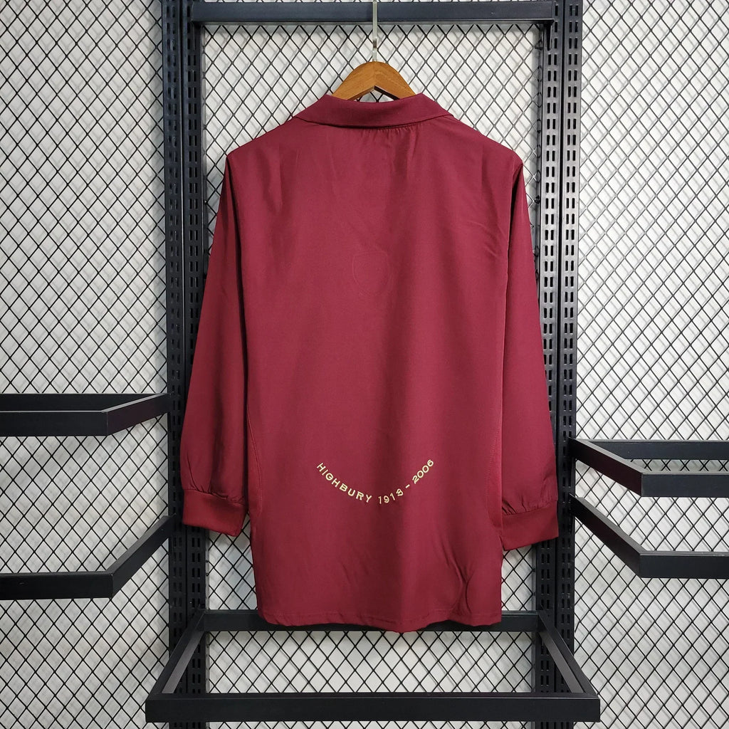 Maillot Arsenal rétro 05/06 à manches longues, le 12-ème Maillot, vue de face avec logo et design classique.