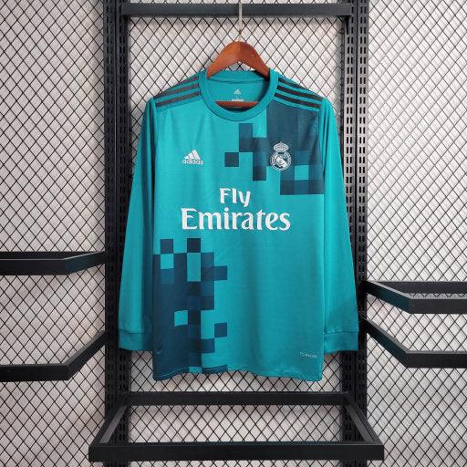 Maillot Real Madrid 2017 2018 à manches longues, rétro, de la marque Le 12-ème Maillot, vue de face sur mannequin.