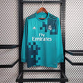 Maillot Real Madrid 2017 2018 à manches longues, rétro, de la marque Le 12-ème Maillot, vue de face sur mannequin.