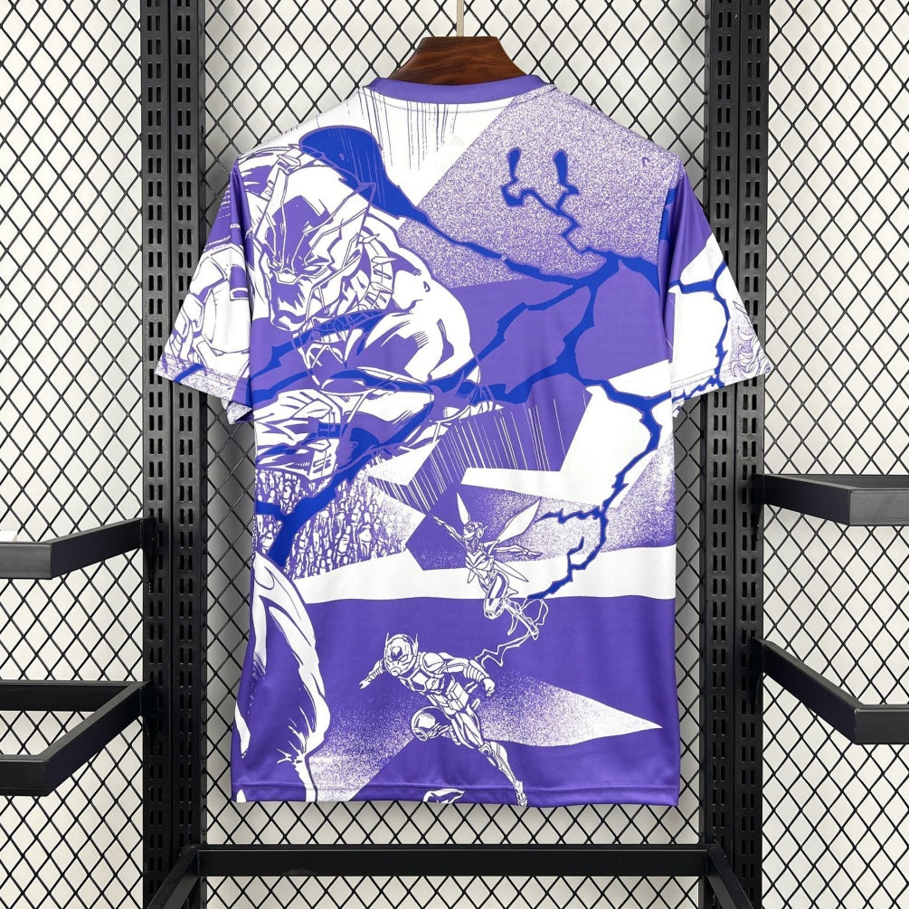 Maillot de football violet Le 12 -ème Maillot, modèle Real Madrid 25/26, vue de face avec logo et détails du design.