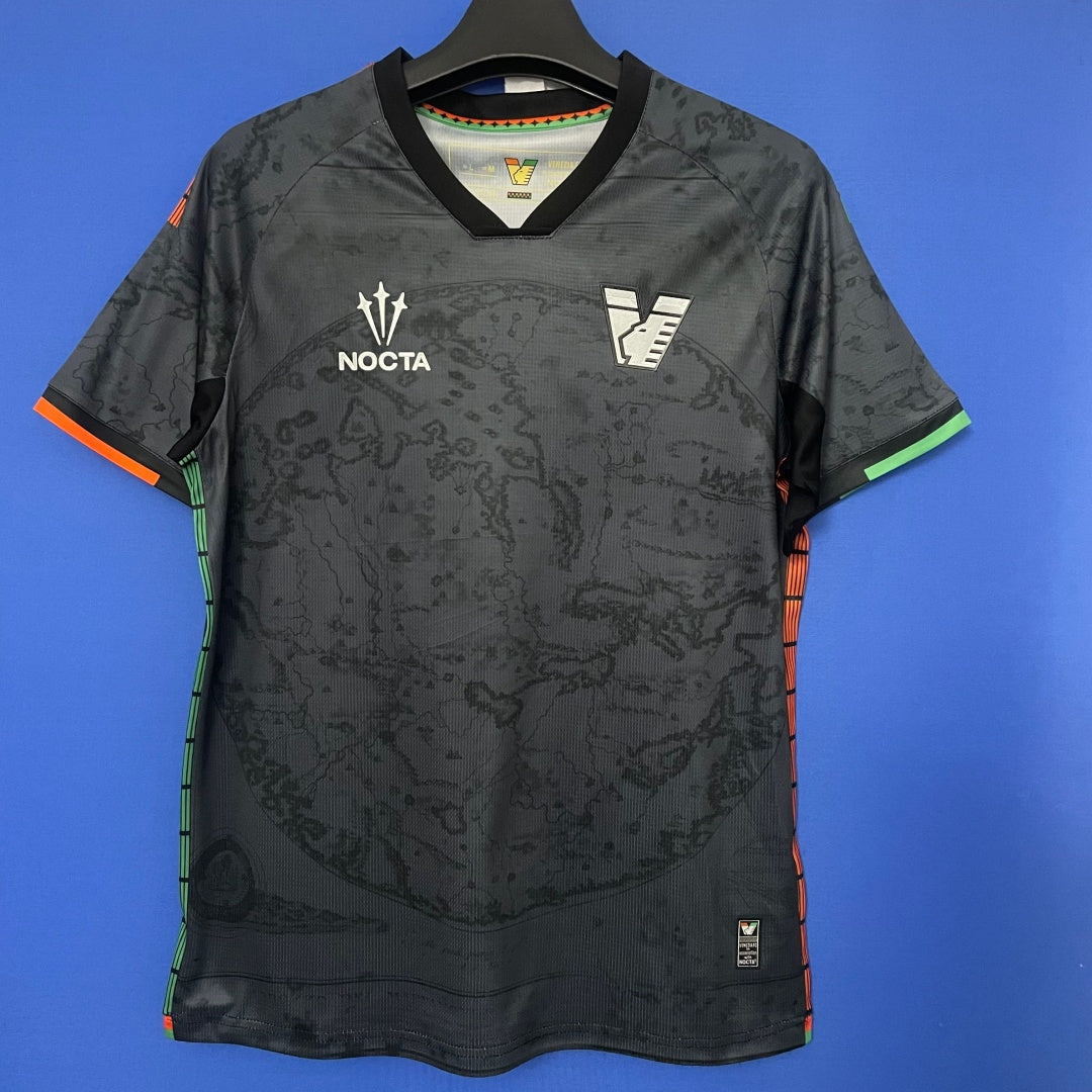 Maillot domicile Venise 25/26 Le 12 -ème Maillot, maillot de football avec logo et design officiel, vue de face.