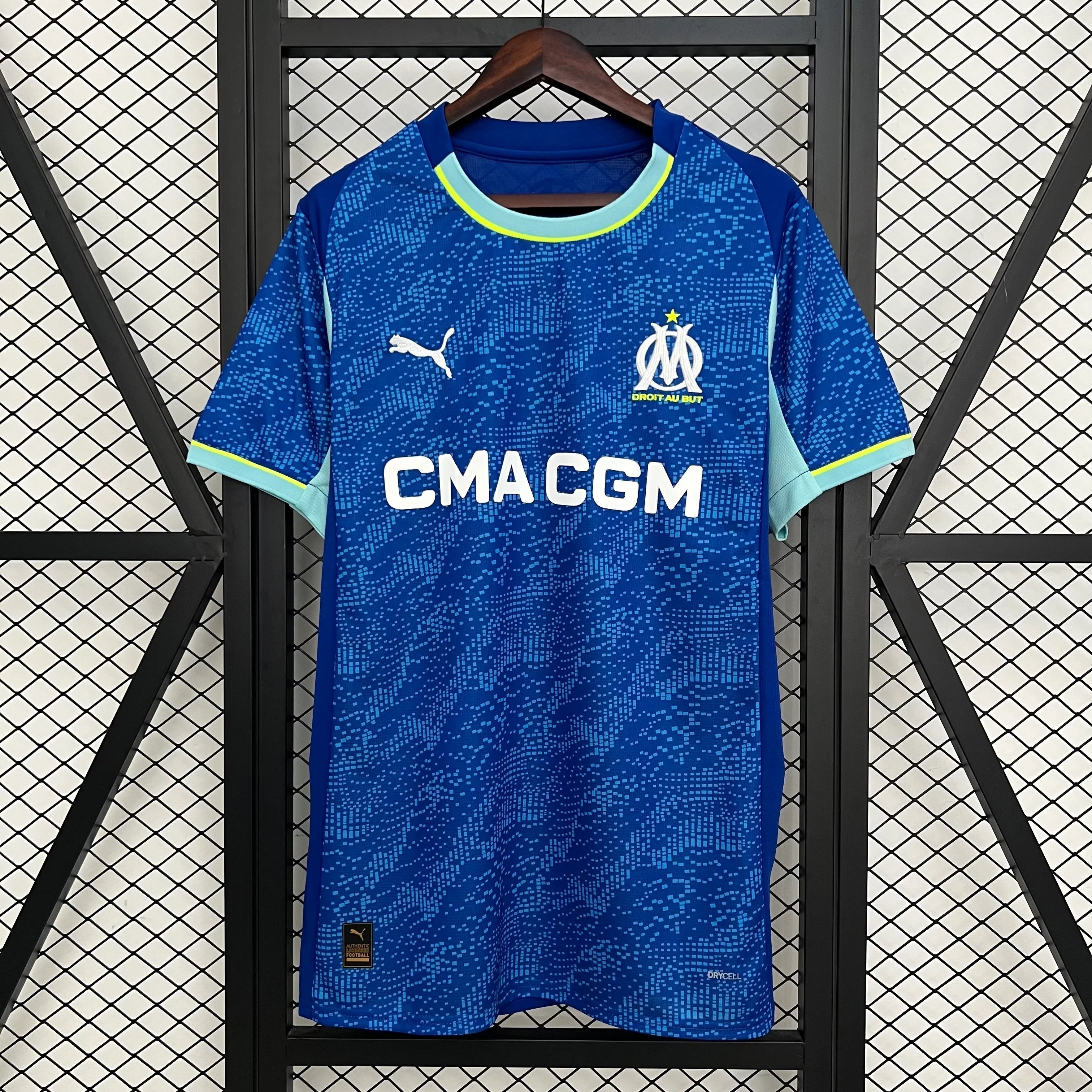 Maillot de football Marseille 2025-26 Le 12 -ème Maillot, maillot officiel avec logo et détails de l'équipe.