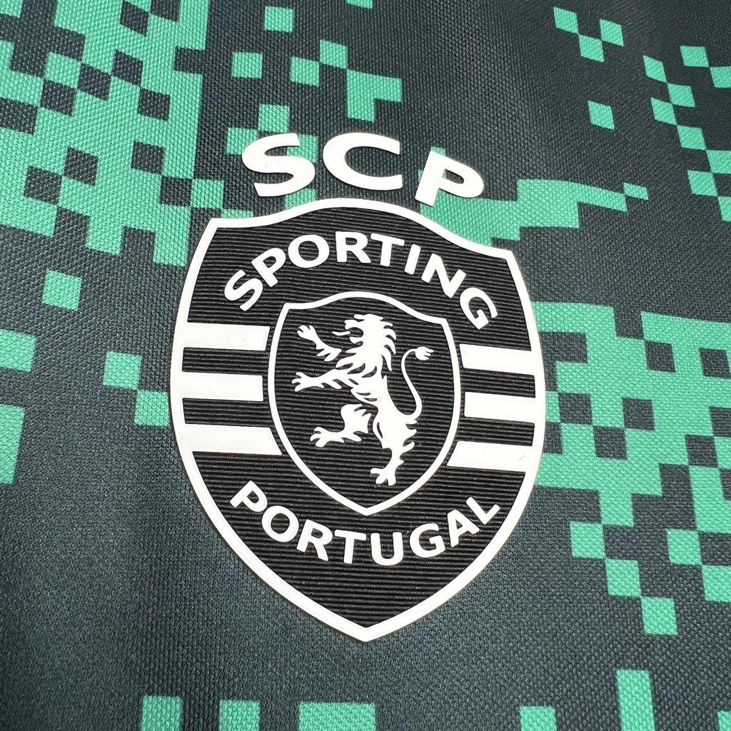 Maillot Sporting Concept 2024-25 de la marque Le 12-ème Maillot, vue de face avec détails du design.