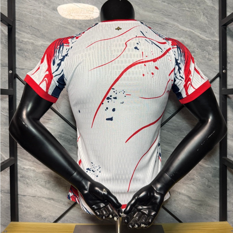 Maillot blanc PSG 25/26 du joueur, marque Le 12-ème Maillot, vue de face avec logo et détails du maillot.