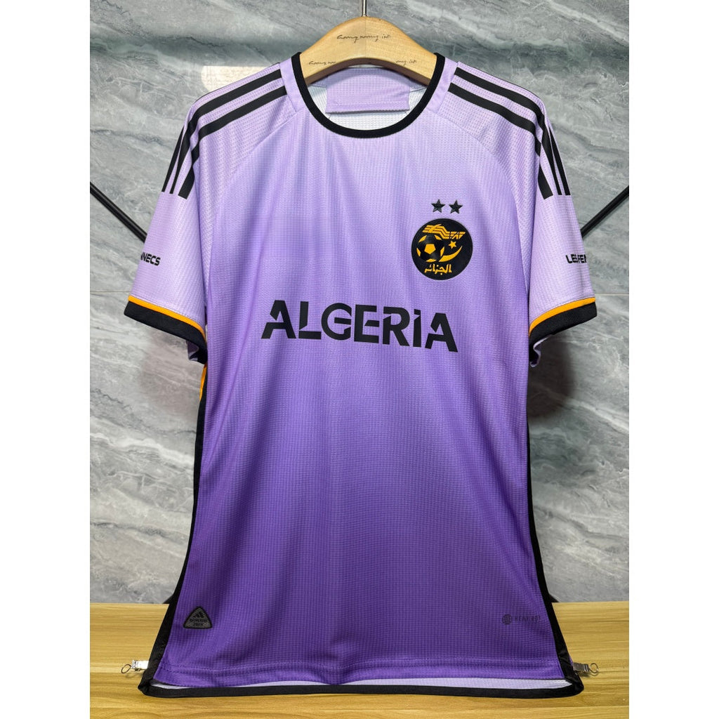 Maillot de football violet pour enfant 25/26 ans, modèle spécial Algérie, par Le 12 -ème Maillot, vue de face.