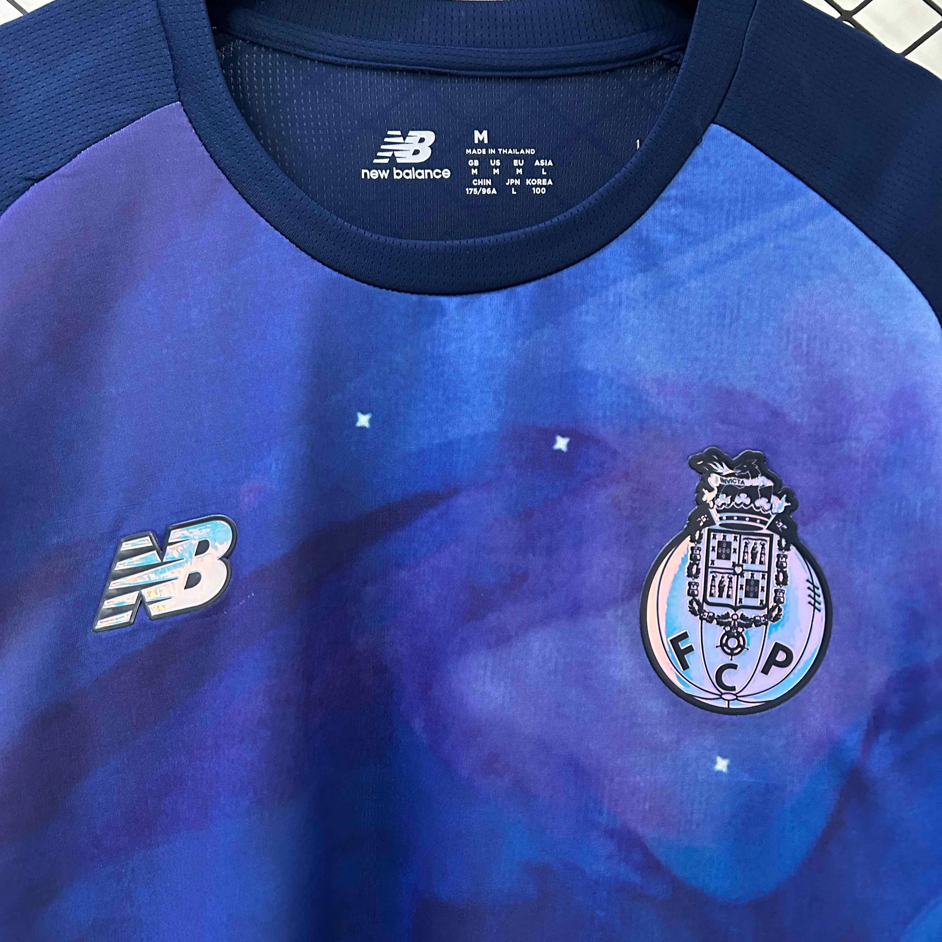Maillot de football Porto Concept 2024-25 de la marque Le 12 -ème, vue de face avec logo et design moderne.