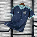 Maillot extérieur de l'Allemagne pour la Coupe du Monde 2026, marque Le 12 -ème Maillot, vue de face avec logo et détails graphiques