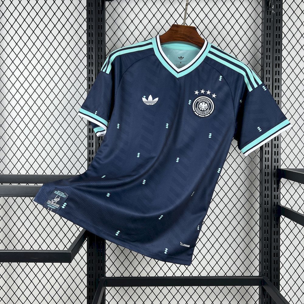 Maillot extérieur de l'Allemagne pour la Coupe du Monde 2026, marque Le 12 -ème Maillot, vue de face avec logo et détails graphiques