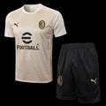 Ensemble de maillot AC Milan Le 12 -ème Maillot avec logo et couleurs officielles sur fond blanc.