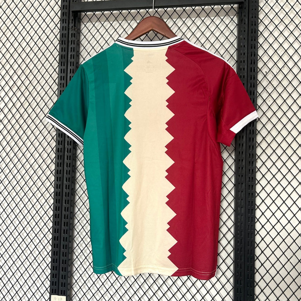 Maillot Liverpool 25/26 Le 12 -ème Maillot, maillot de football avec logo spécial Eagle, en couleur vibrante.