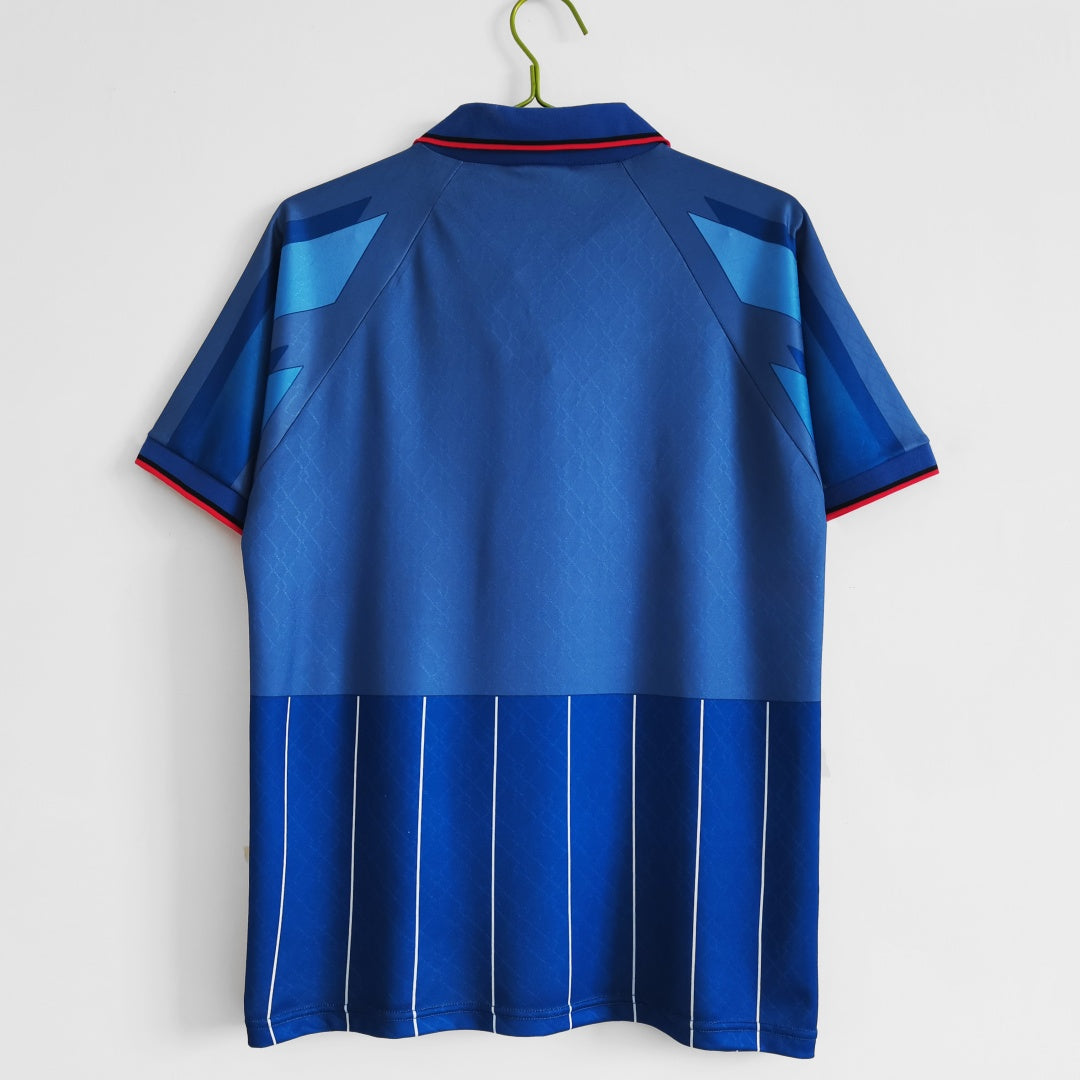 Maillot rétro AC Milan troisième 1995-1996 Le 12, maillot de football vintage avec logo et design classique.