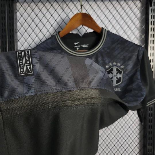 Maillot de football Brésil 2022 édition spéciale tout noir, fabriqué par Le 12 -ème Maillot, vue de face.