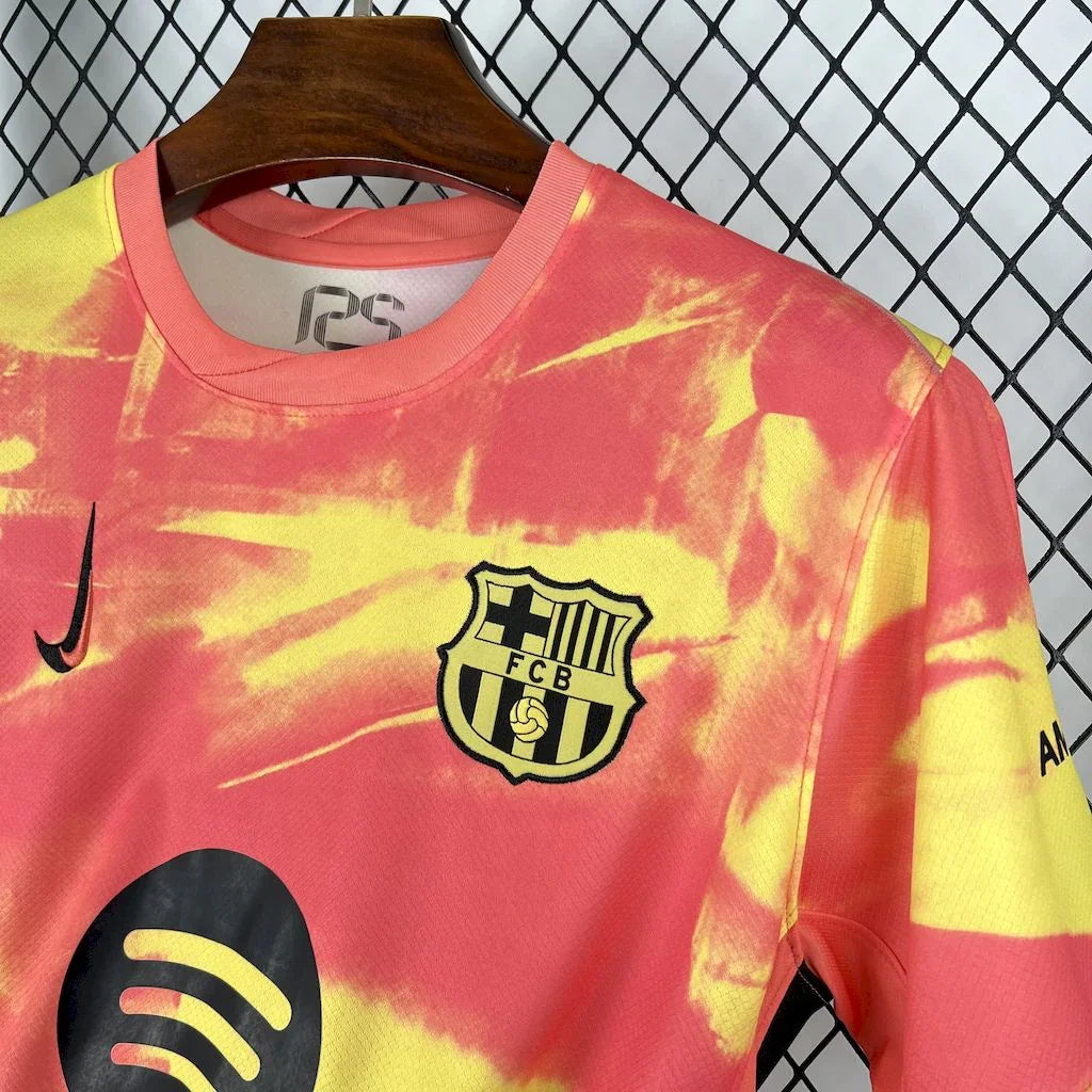 Maillot d'entraînement FC Barcelone 2025-26 Le 12, logo du club et design moderne, vue frontale sur le maillot.
