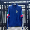 Veste coupe-vent réversible Le 12 -ème Maillot Italie, légère et résistante, montrée portée dans un coloris gris et noir.