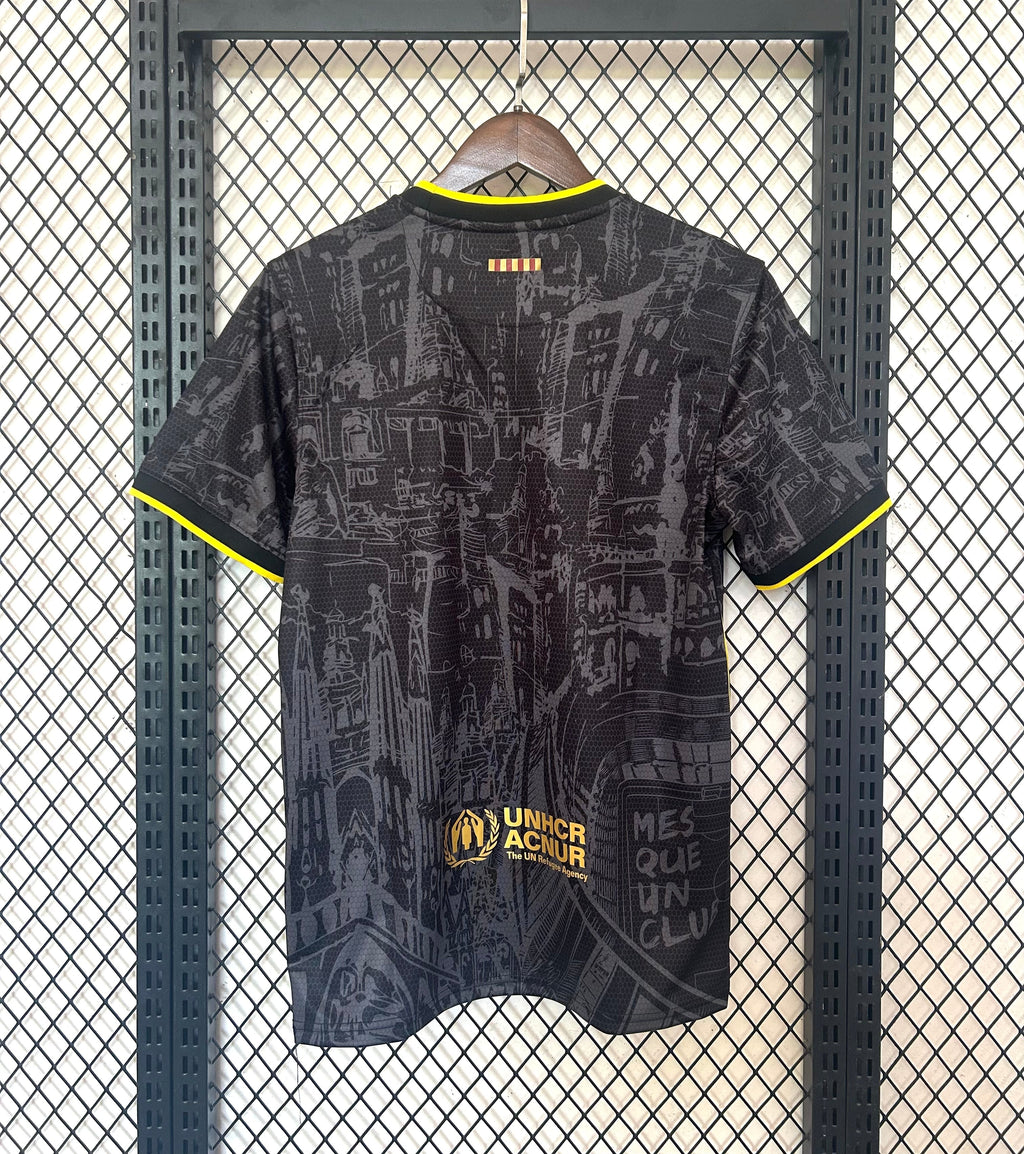 Maillot 24/25 Barcelone Le 12, jersey de football avec logo et design officiel, vue avant du maillot spécial pour la saison.