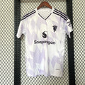 Maillot extérieur Manchester United 2025-2026 Le 12 -ème Maillot, équipe de football avec logo et design officiel.