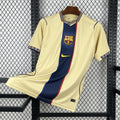 Maillot rétro 26/27 Barcelone Le 12 -ème Maillot, maillot de football bleu avec logo du club et détails classiques.