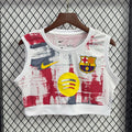 Maillot de femme Le 12 -ème Maillot Barcelone Spécial 25/26, design sportif avec logo de l'équipe, vue frontale.