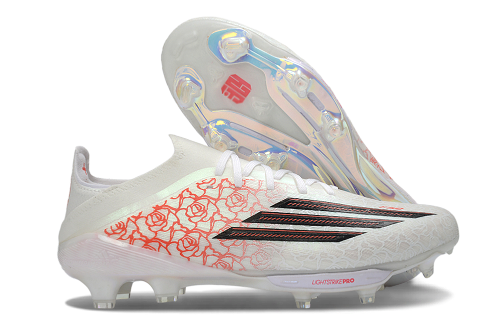 Crampons adidas F50+.1 pour football, fixation solide et design léger, visibles sur fond neutre.