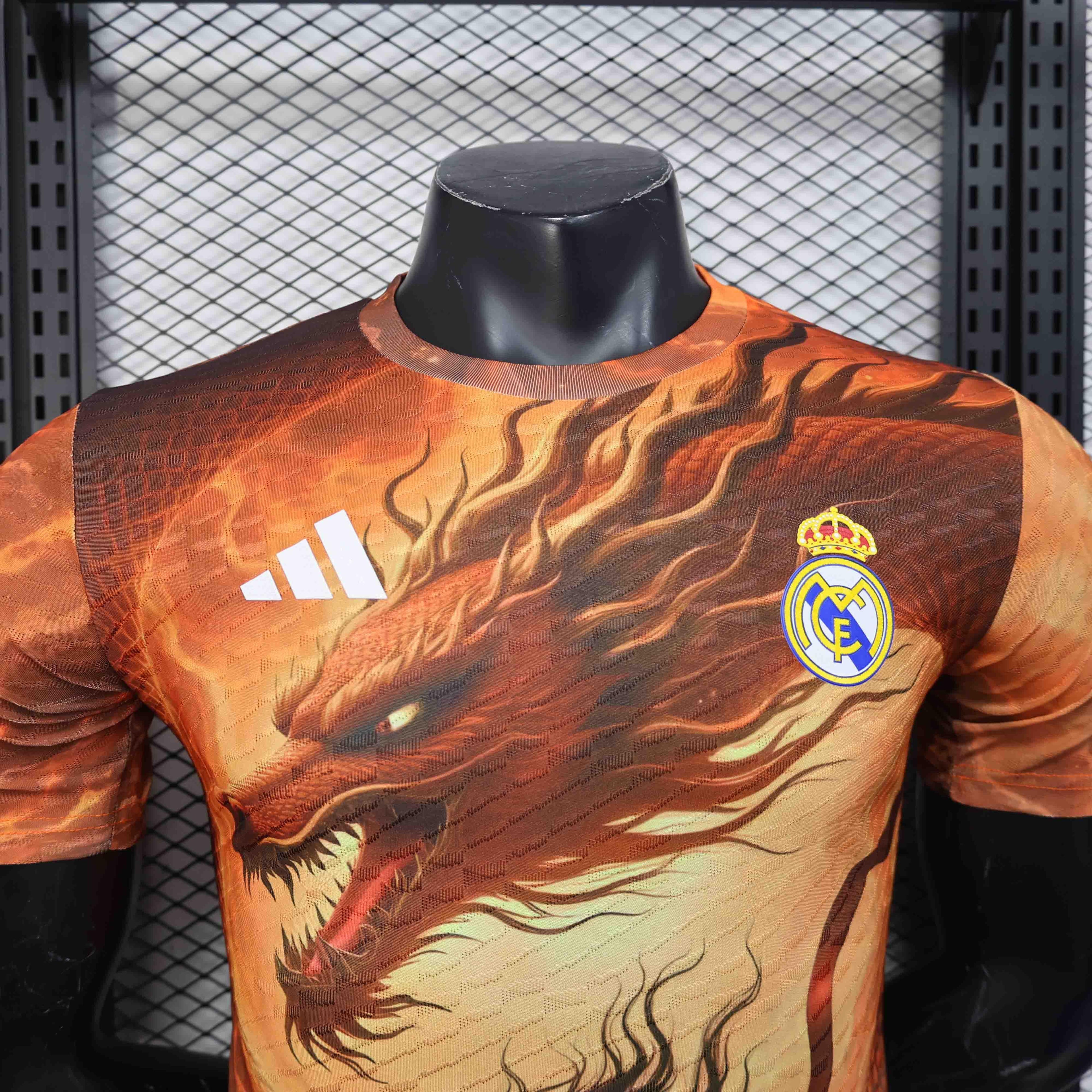 Maillot conceptuel du Real Madrid 2025-26, design innovant de Le 12 -ème Maillot, vue de face avec logo et détails du maillot.