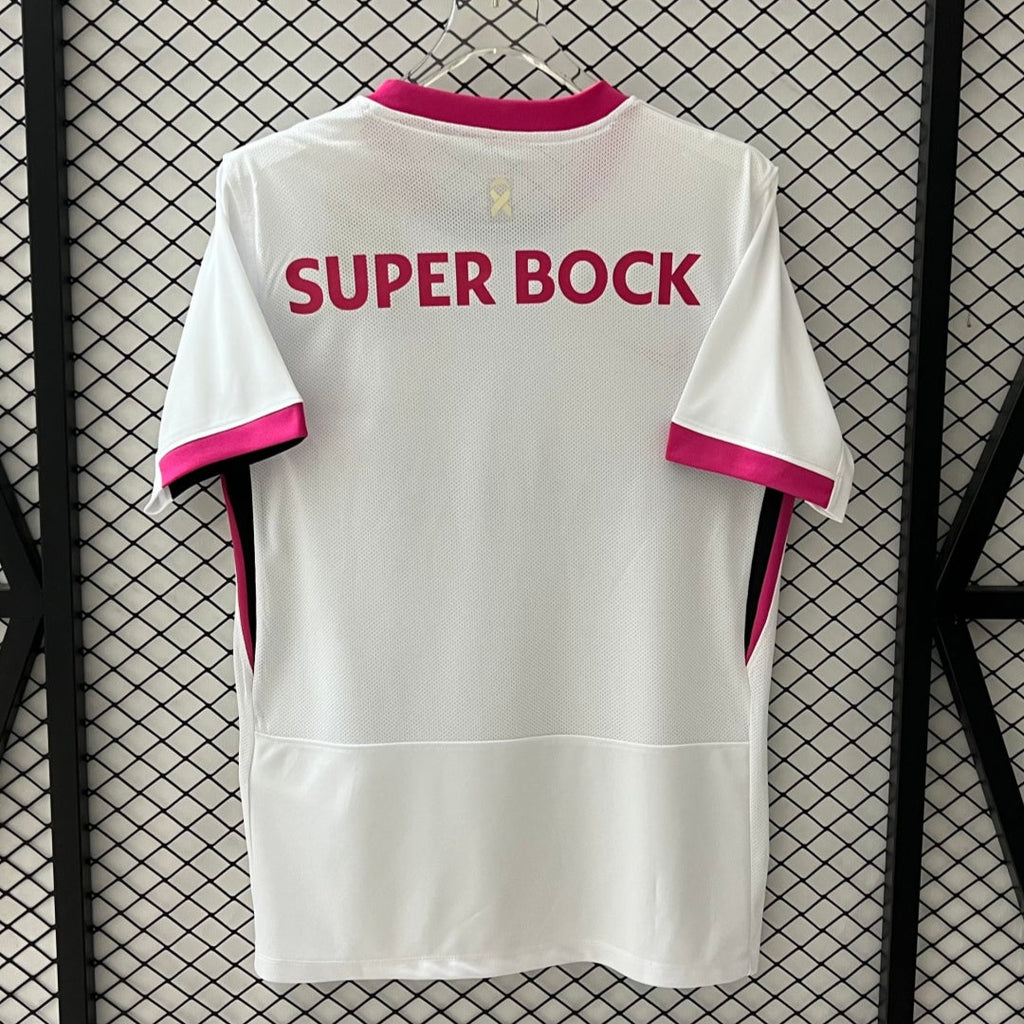Maillot blanc Sporting CP pour enfants, taille 25/26, de la marque Le 12 -ème Maillot, vue de face.