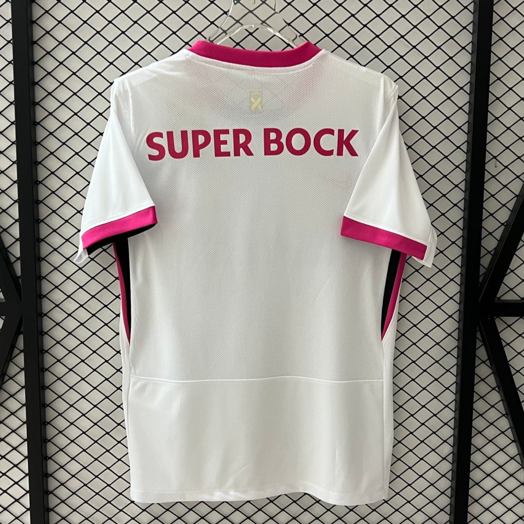 Maillot blanc Sporting CP pour enfants, taille 25/26, de la marque Le 12 -ème Maillot, vue de face.