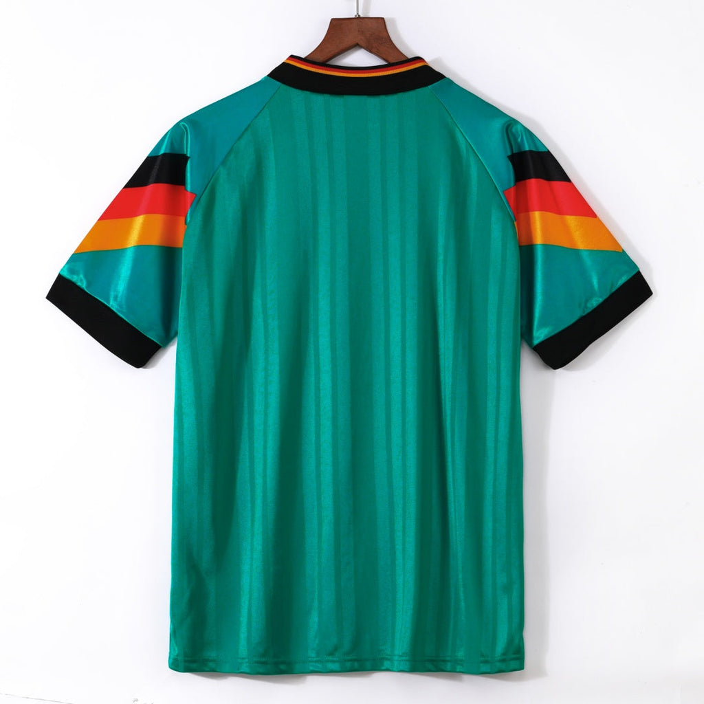 Maillot extérieur rétro 1992 de l'Allemagne, marque Le 12 -ème Maillot, vue en image.
