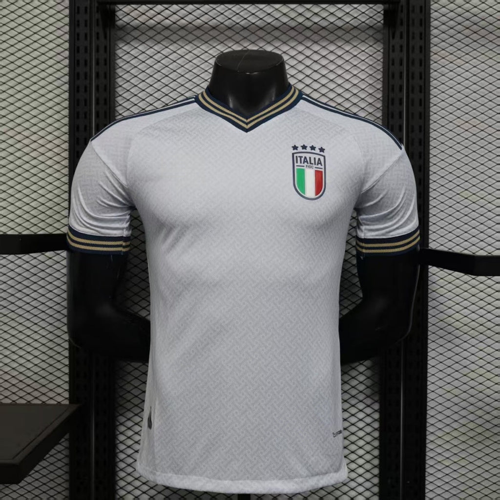Maillot extérieur Italie 25/26 Le 12 -ème Maillot, vue front avec logo et numéros, tissu sportif noir et bleu.