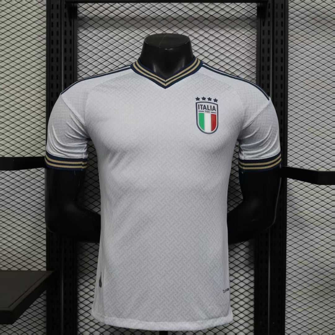 Maillot extérieur Italie 25/26 Le 12 -ème Maillot, vue front avec logo et numéros, tissu sportif noir et bleu.