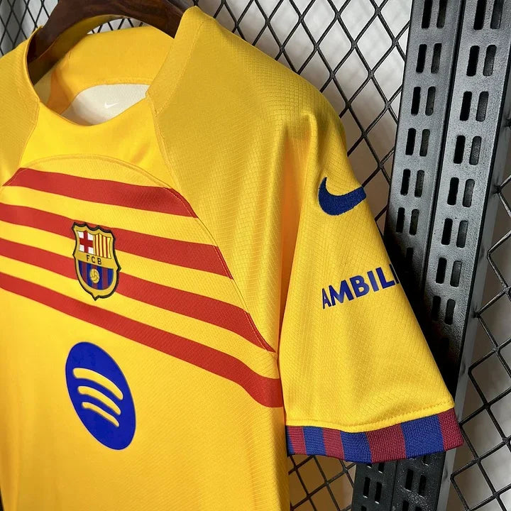 Maillot de football FC Barcelone 2024-2025 troisième, Le 12 -ème Maillot, vue de face avec logo et design moderne.