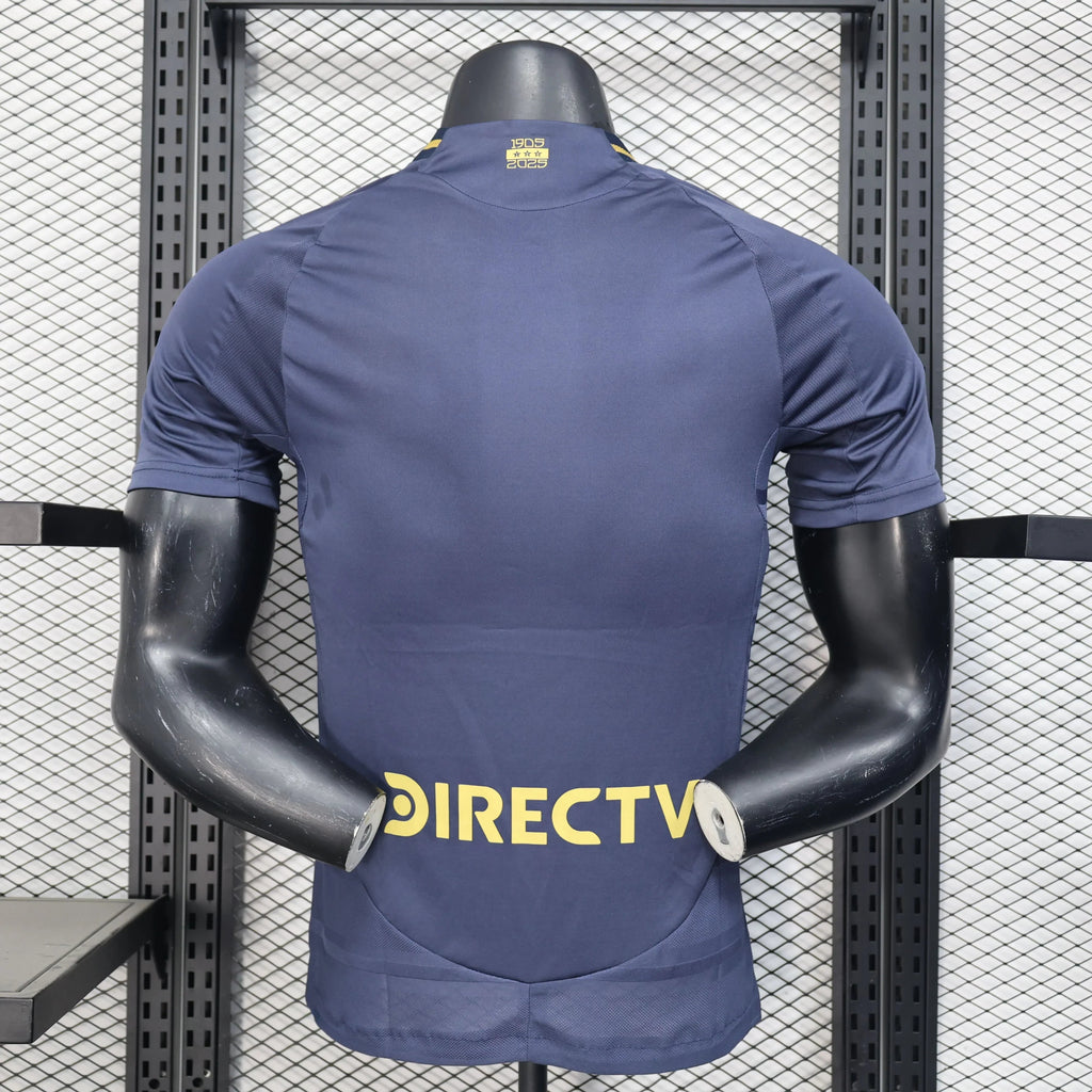 Maillot Boca Juniors 2025-2026 de la marque Le 12-ème Maillot, vue de face avec logo et couleurs bleu et or.