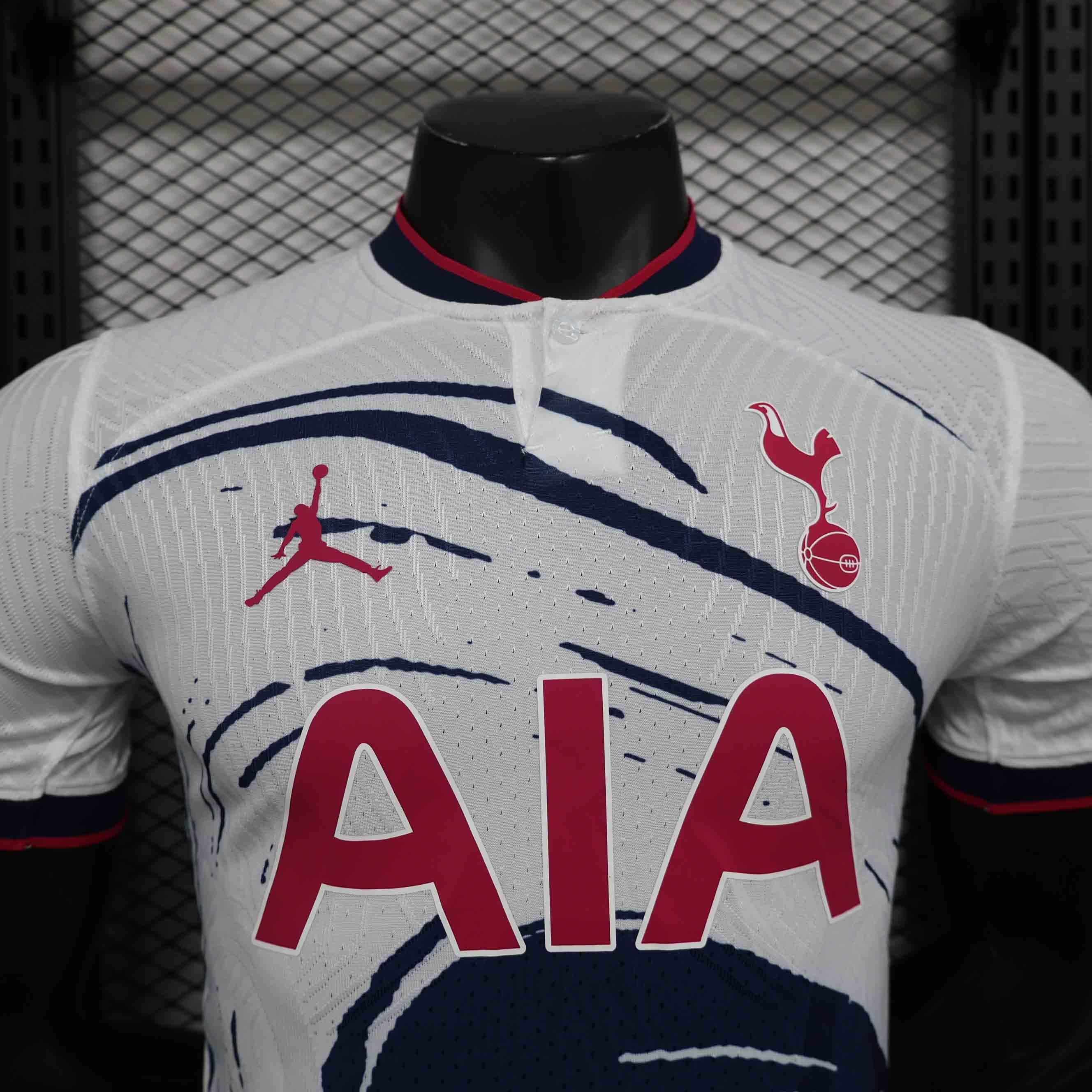 Maillot Tottenham concept 2024-25 Le 12 -ème Maillot, maillot de football avec logo et design moderne, vue de face.